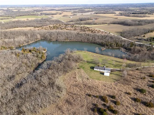 $490,000 | 8333 Southeast Tobin Valley Drive, Cowgill, MO 64637