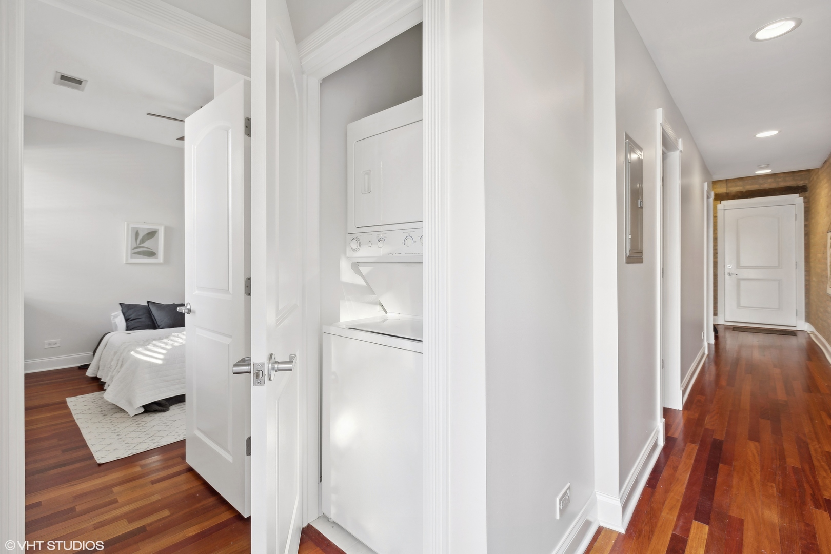 1965 West Cullom Avenue, Unit 3 Chicago, IL 60613 - Photo 13 of 19 a view of a bedroom with wooden floor and bedroom