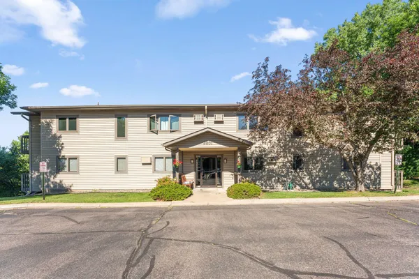$174,900 | 6601 Buckley Circle, Unit 105, Inver Grove Heights, MN 55076
