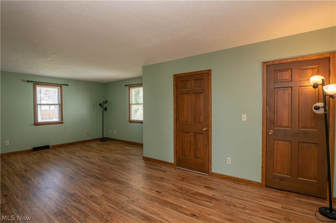 215 8th Street Southwest Massillon, OH 44647 - Photo 10 of 32