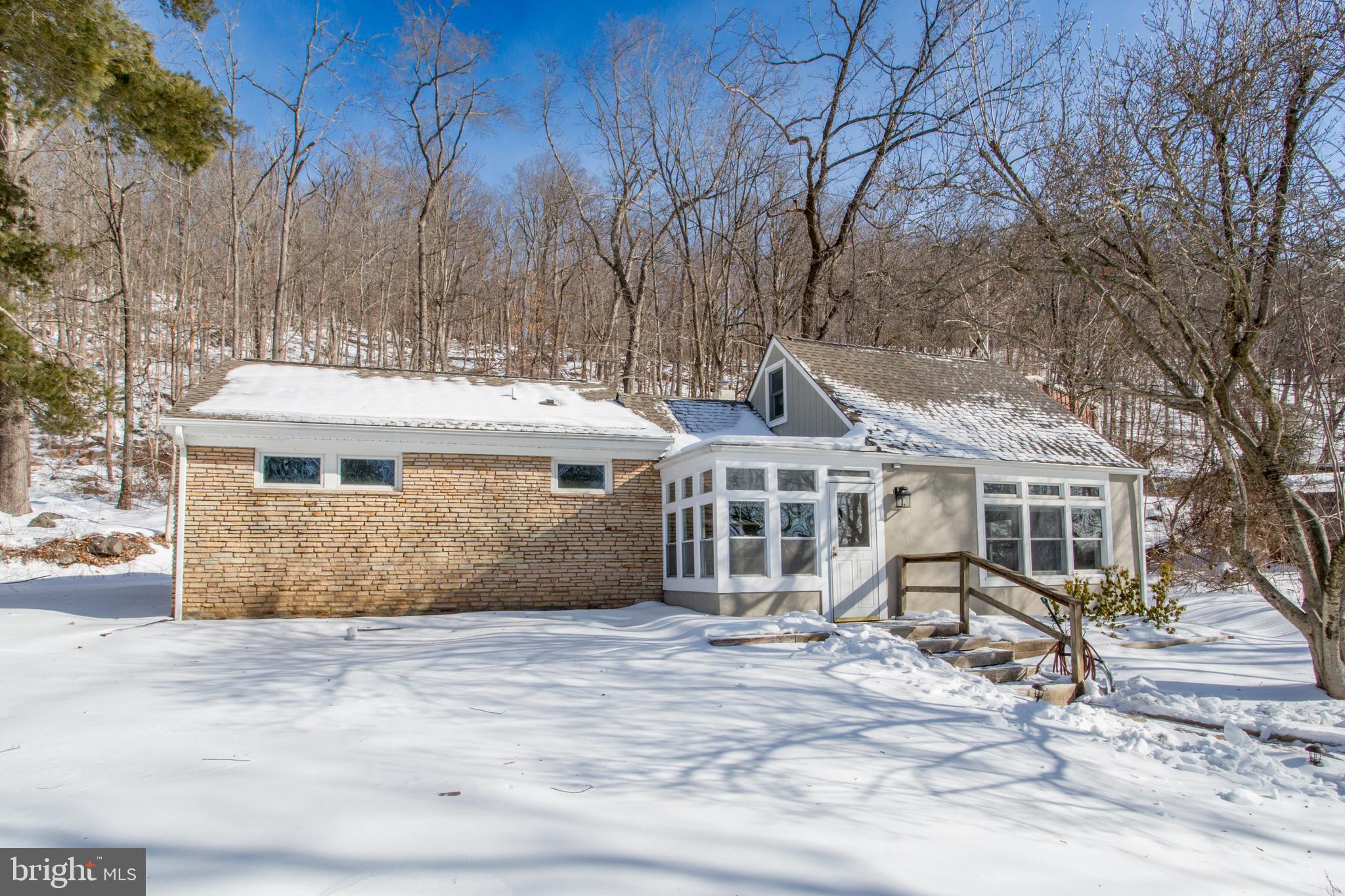 Welcome to 9 Old River Road