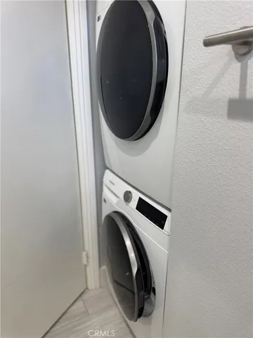 a close up view of a washer and dryer