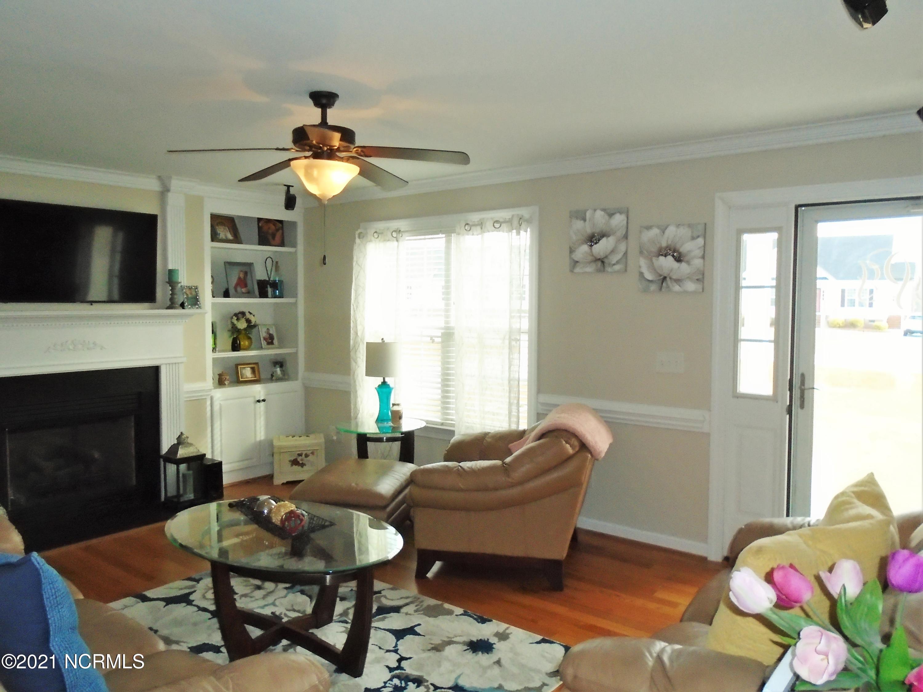 4033 Baybrook Road Nashville, NC 27856 - Photo 17 of 46 Family Room / Den.