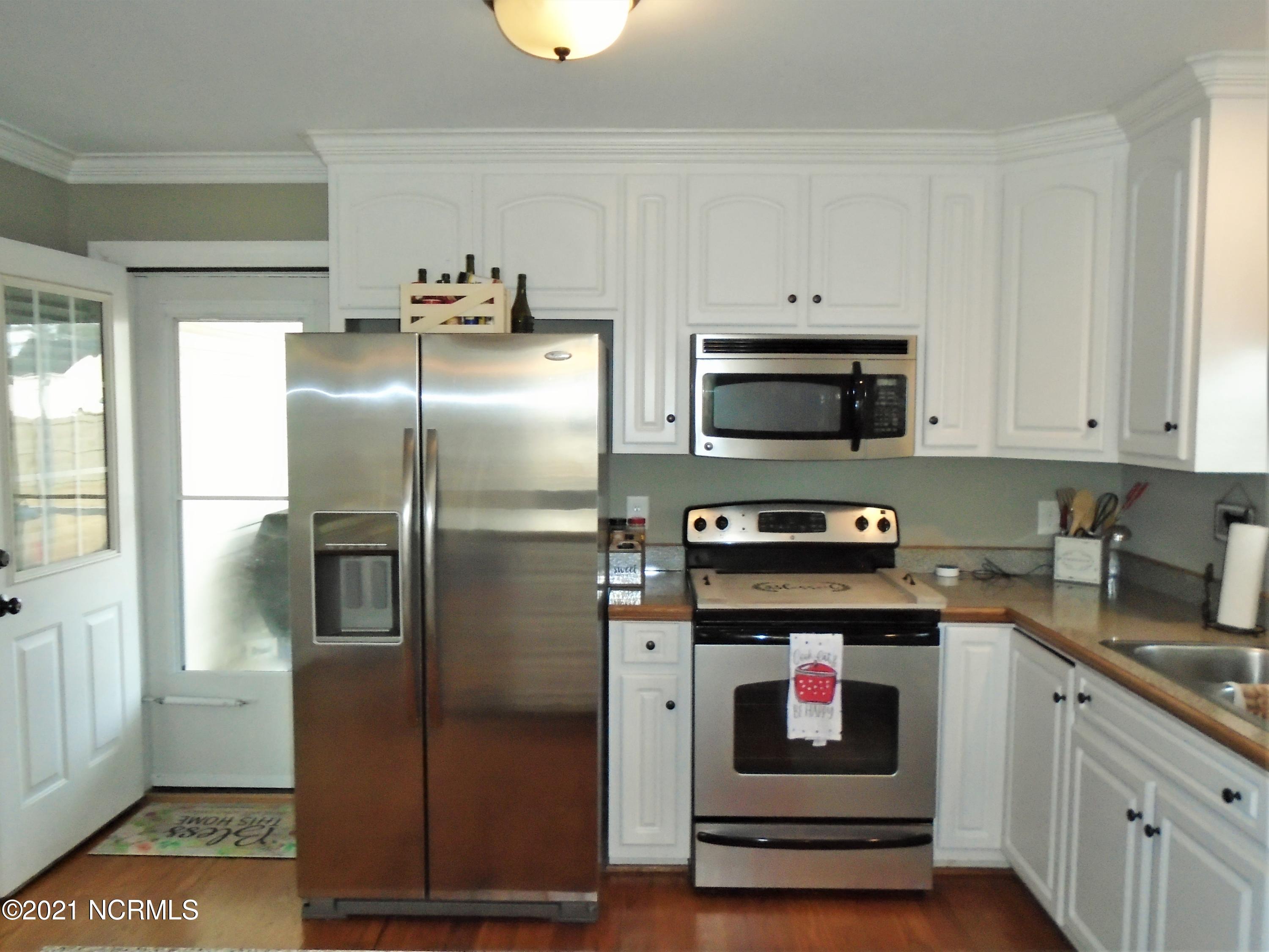 4033 Baybrook Road Nashville, NC 27856 - Photo 19 of 46 Eat-In kitchen.
