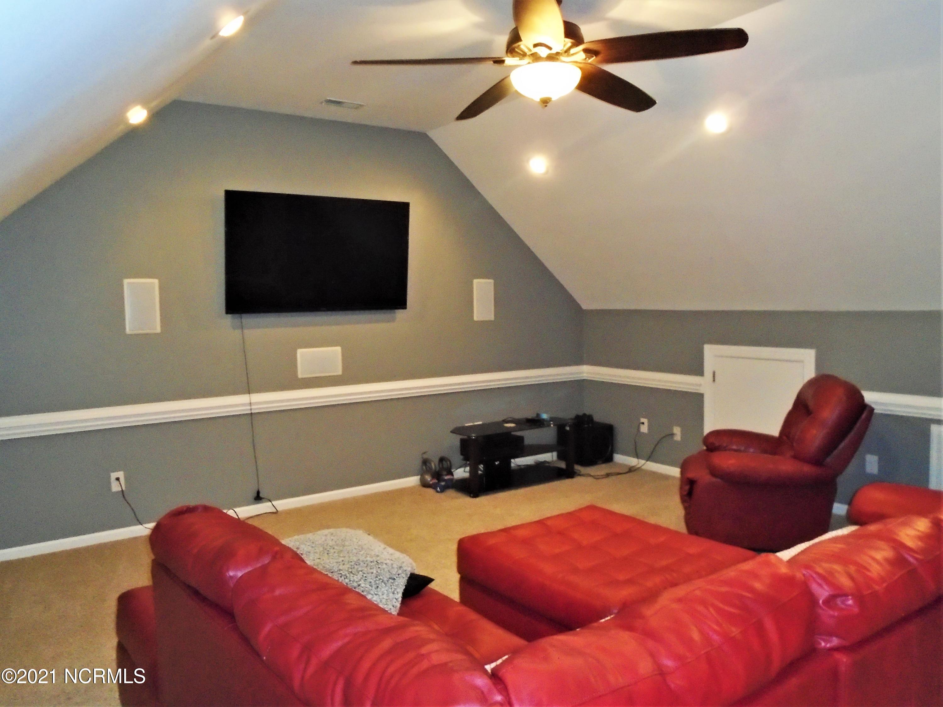 4033 Baybrook Road Nashville, NC 27856 - Photo 41 of 46 Entertainment Room / Lounge.