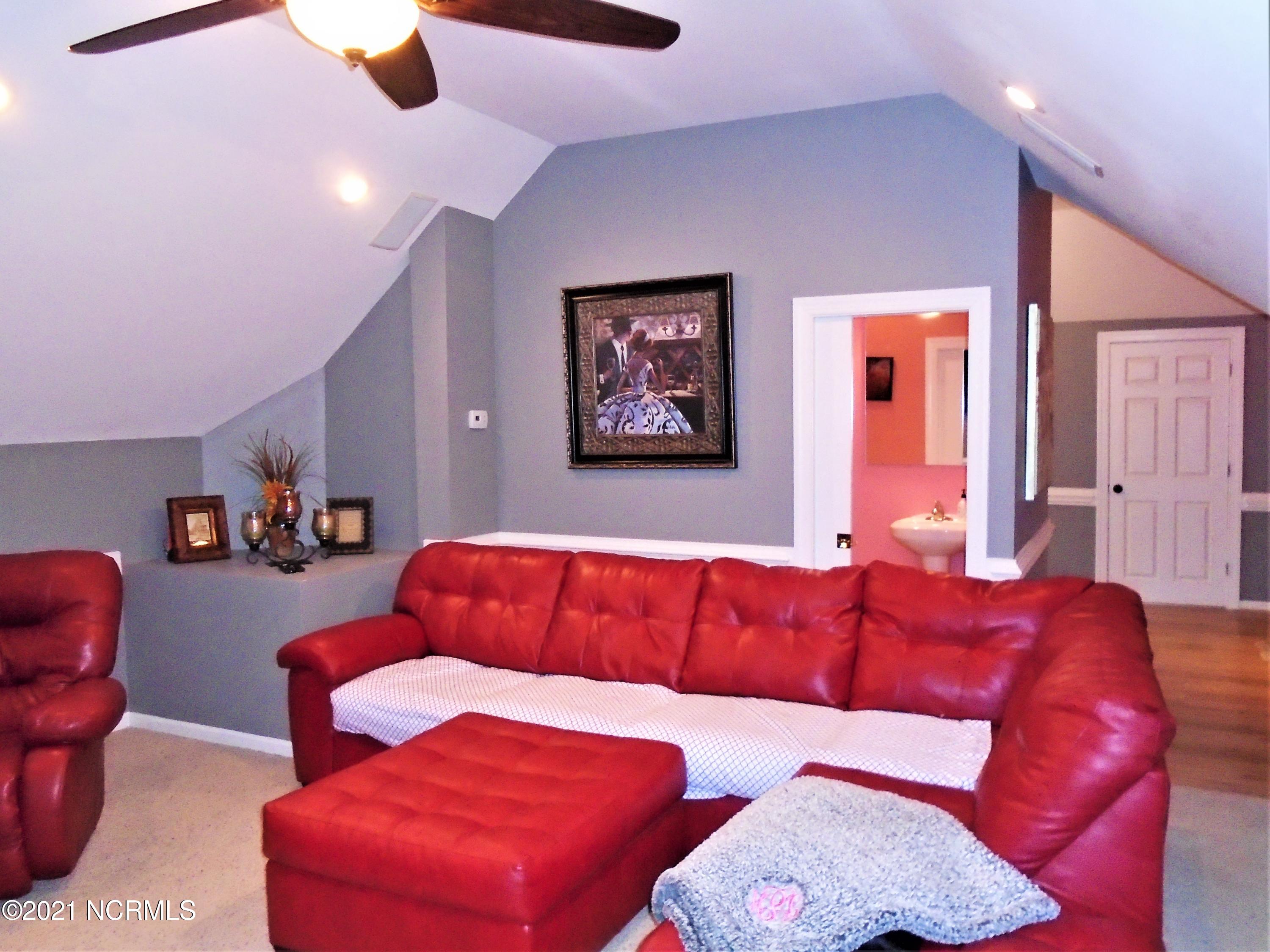 4033 Baybrook Road Nashville, NC 27856 - Photo 42 of 46 Entertainment Room / Lounge.