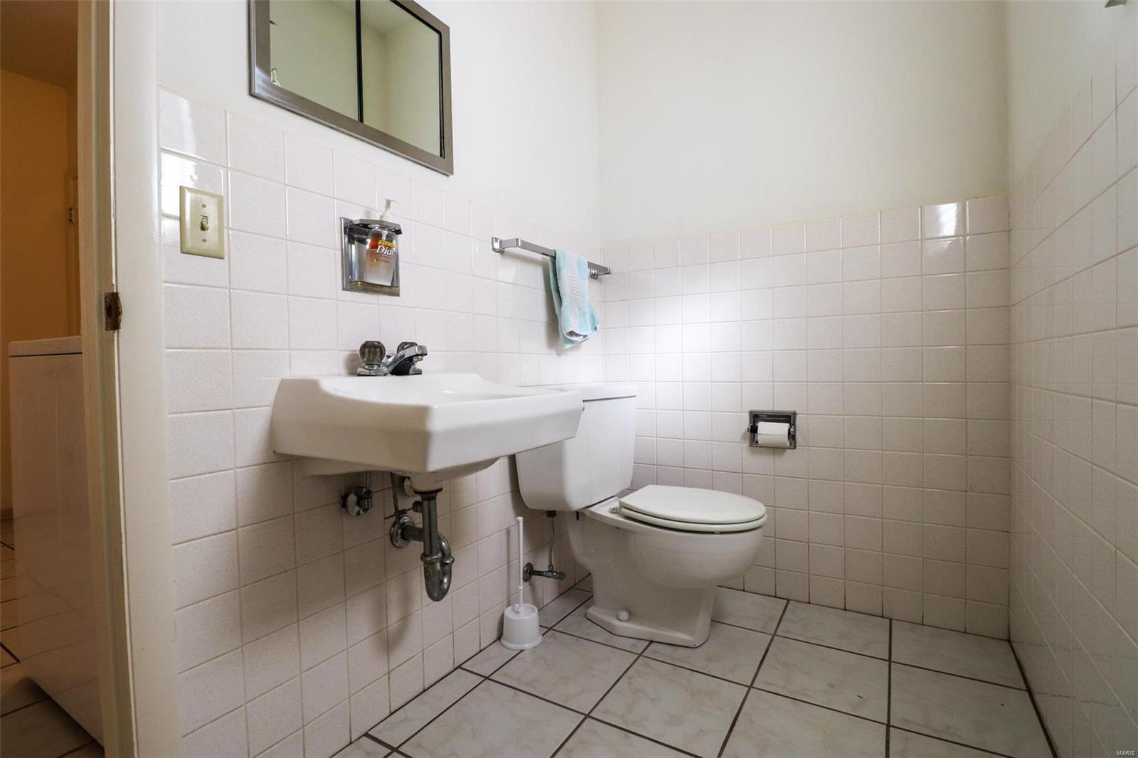 5108 Milburn Road St. Louis, MO 63129 - Photo 13 of 32