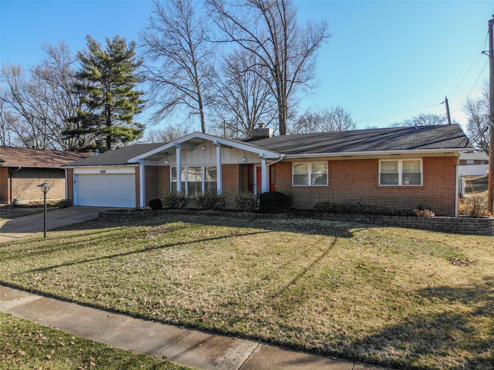 5108 Milburn Road St. Louis, MO 63129 - Photo 2 of 32