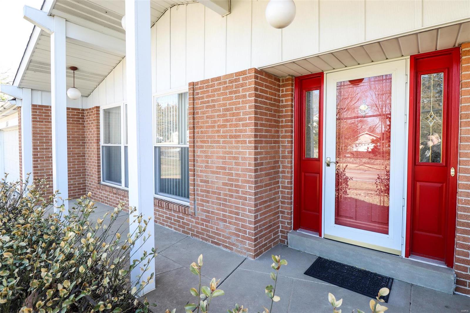 5108 Milburn Road St. Louis, MO 63129 - Photo 3 of 32