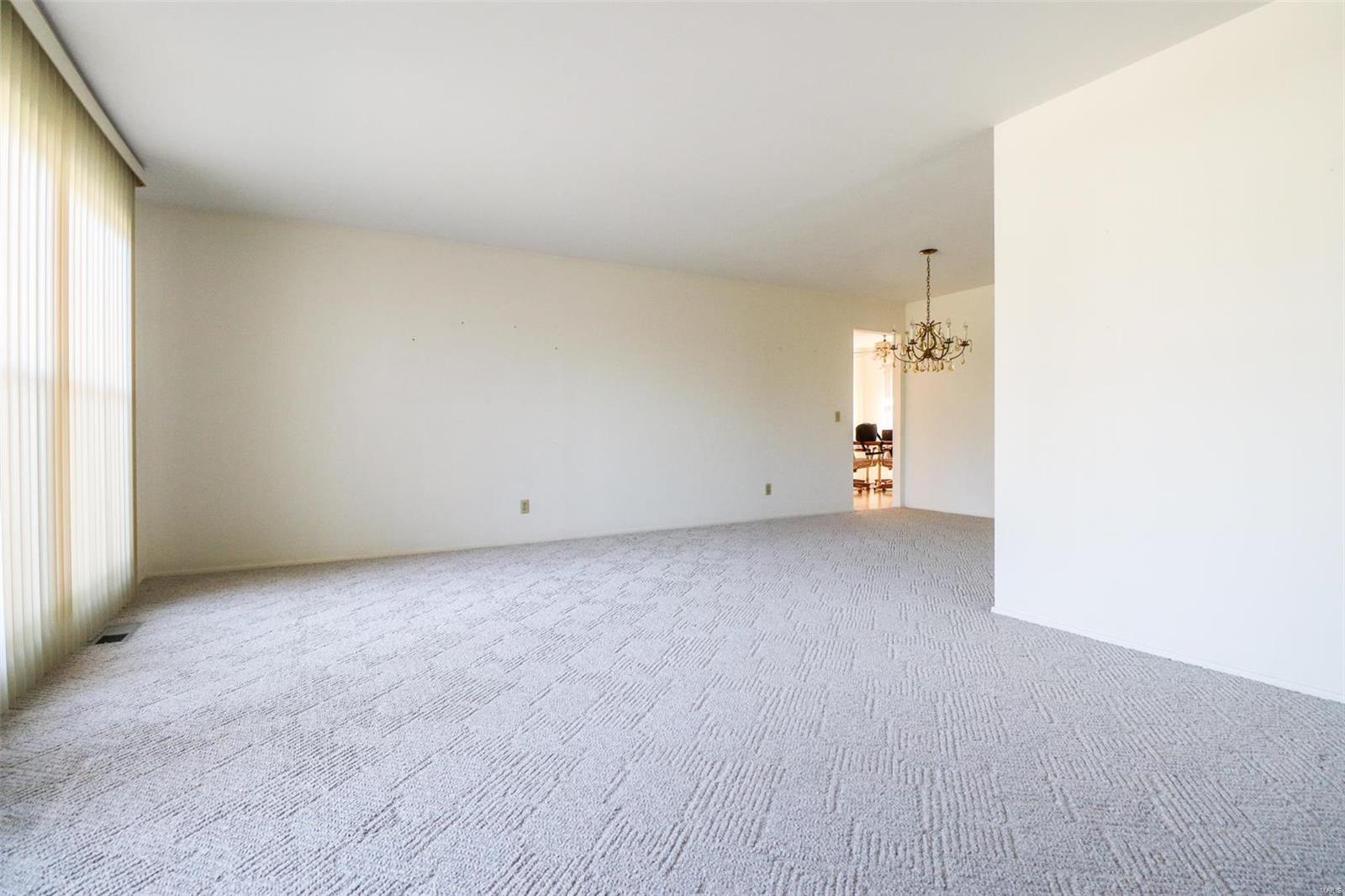 5108 Milburn Road St. Louis, MO 63129 - Photo 5 of 32