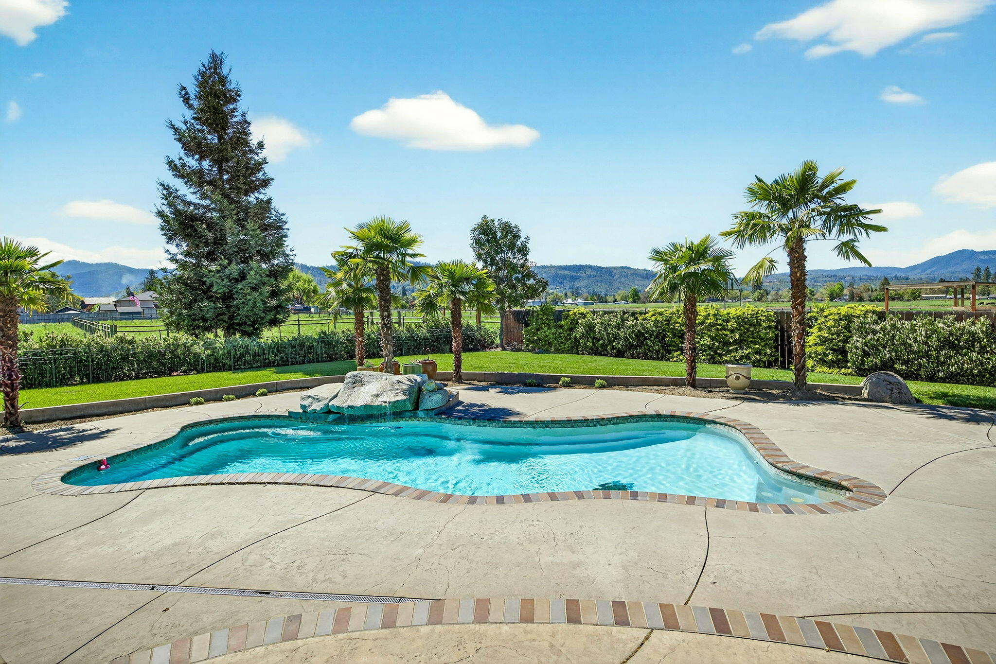 826 Oak Grove Road Medford, OR 97501 - Photo 36 of 69 ApxOG00054