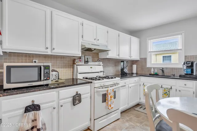 $339,999 | 9 Morongo Court, Toms River, NJ 08757