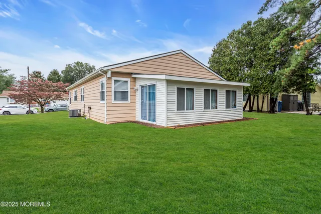 $325,000 | 9 Morongo Court, Toms River, NJ 08757