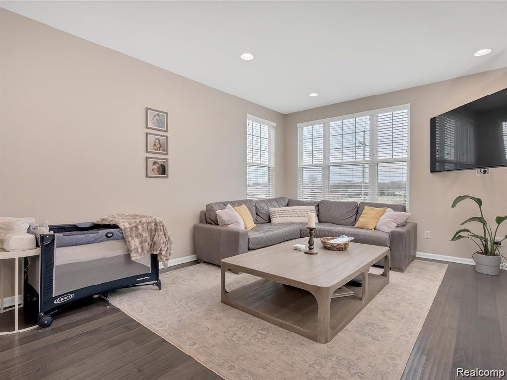 2594 Helmsdale Circle Rochester Hills, MI 48307 - Photo 9 of 28