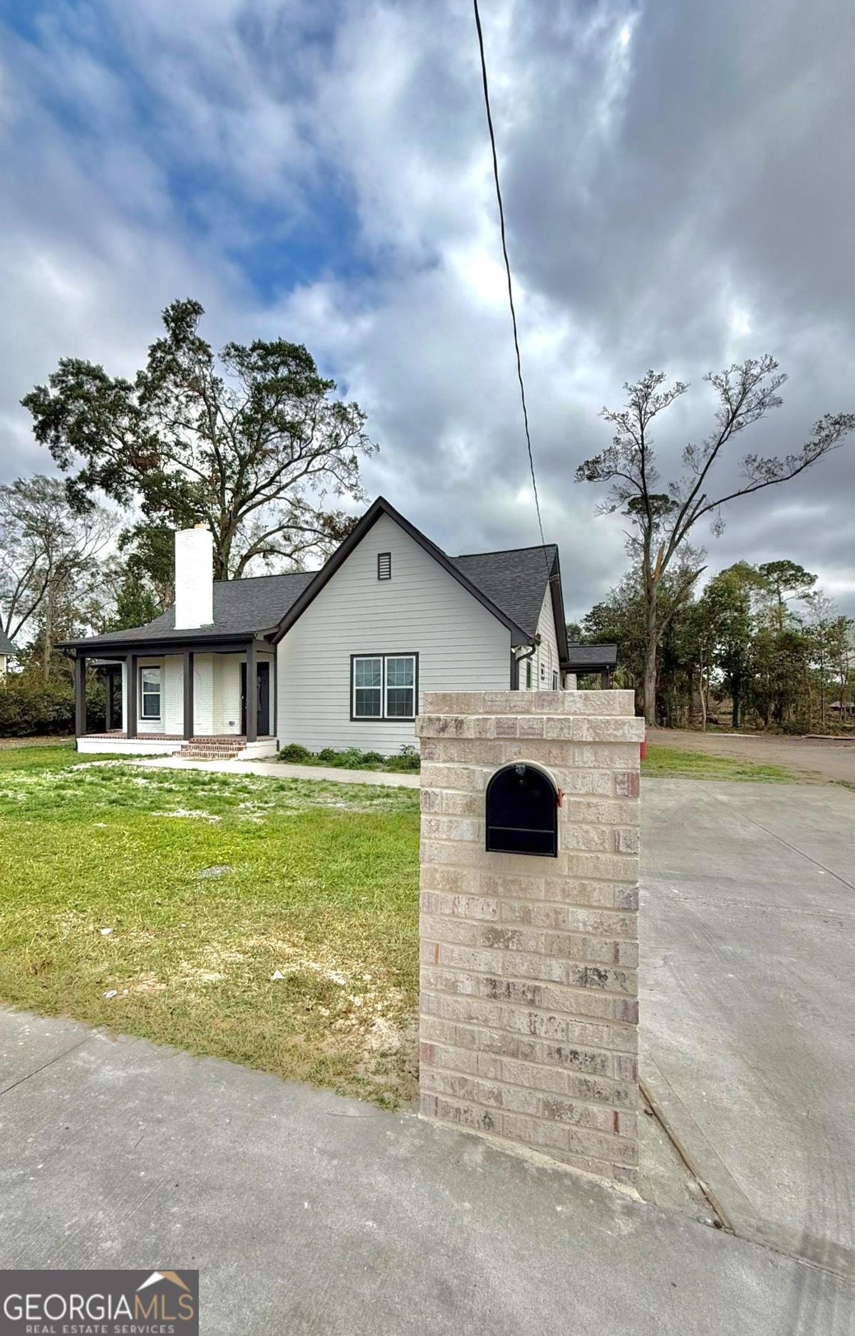 213 Fair Street Baxley, GA 31513 - Photo 3 of 29 a view of a couches in front of house