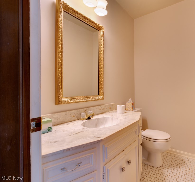 3374 Stanley Road Akron, OH 44333 - Photo 13 of 32 Powder room