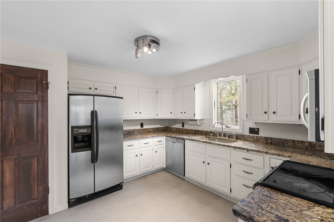 60 Meadowbrook Road Richmond, RI 02898 - Photo 12 of 44 Kitchen with granite counters