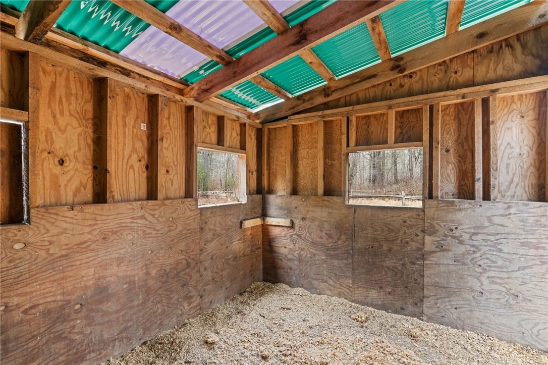 60 Meadowbrook Road Richmond, RI 02898 - Photo 38 of 44 Inside stall with windows that open or close up