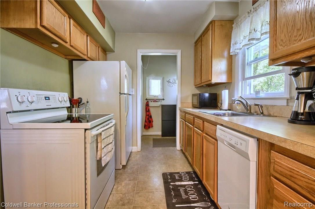 7301 Merritt Road Ypsilanti, MI 48197 - Photo 9 of 28 Kitchen.jpg