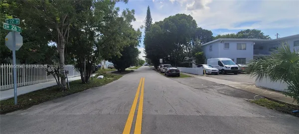 $1,750 | 2615 Southwest 22nd Avenue, Unit 3, Miami, FL 33133