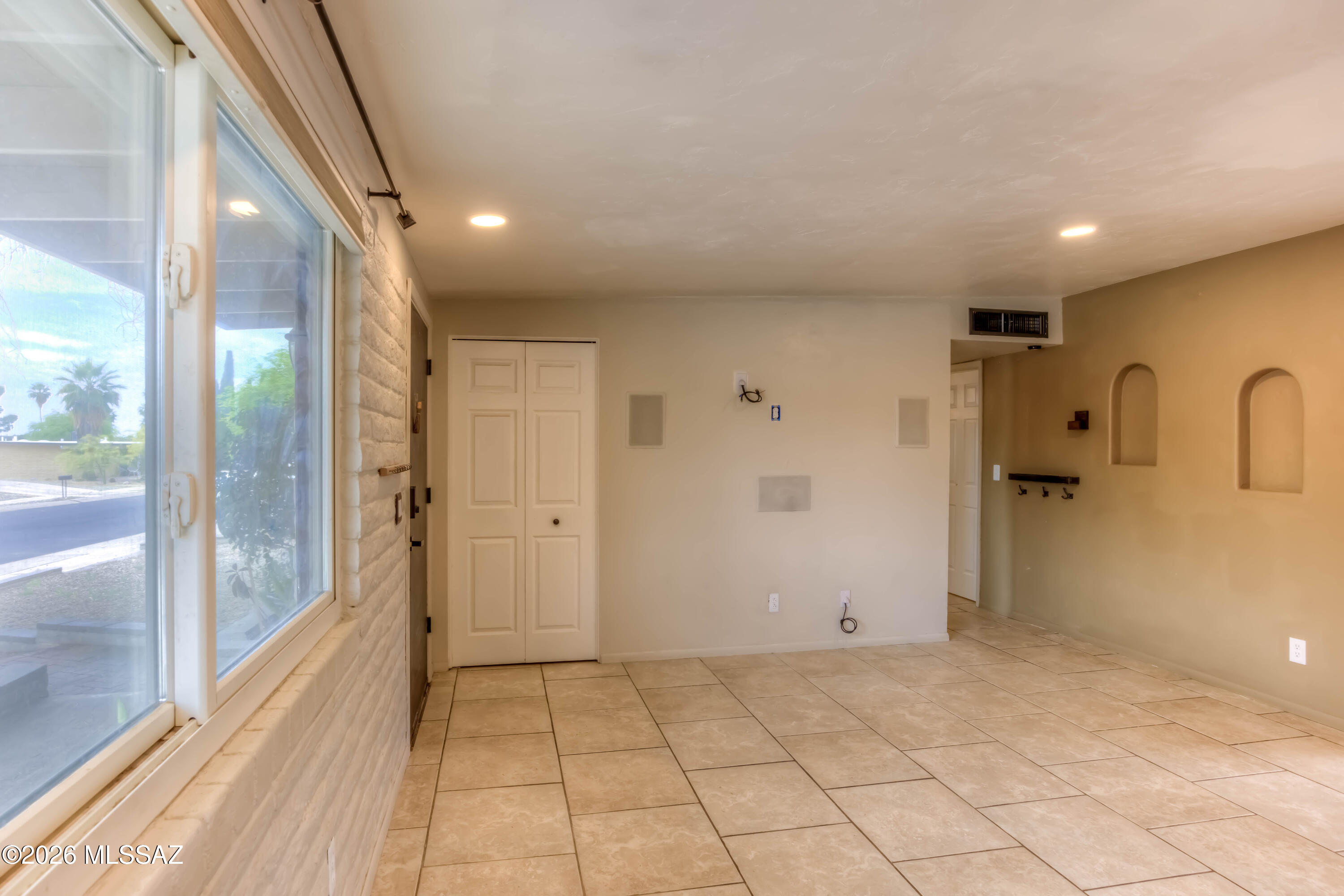 8437 East Rolling Ridge Street Tucson, AZ 85710 - Photo 7 of 33