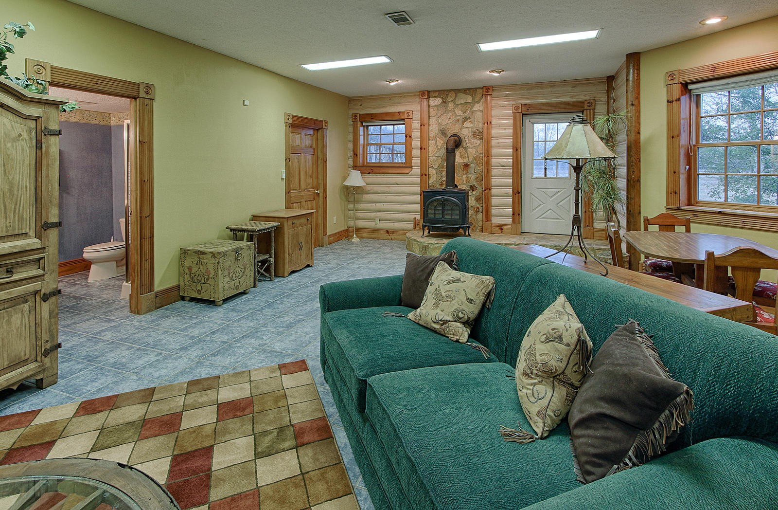 1240 Grape Rough Road Oneida, TN 37841 - Photo 33 of 40 a living room with furniture rug and window