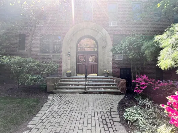 $4,600 | 313 Tappan Street, Unit 2, Brookline, MA 02445