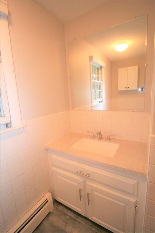 10 Silverbrook Road Topsfield, MA 01983 - Photo 11 of 25 a bathroom with a bathtub