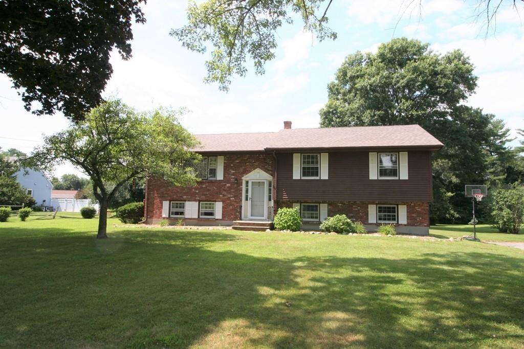 10 Silverbrook Road Topsfield, MA 01983 - Photo 2 of 25 a front view of a house with a yard