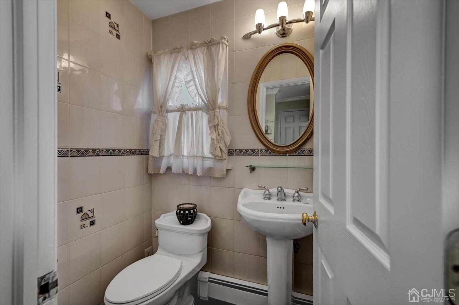 481 Plainfield Road Edison, NJ 08820 - Photo 19 of 42 a bathroom with a toilet sink and mirror