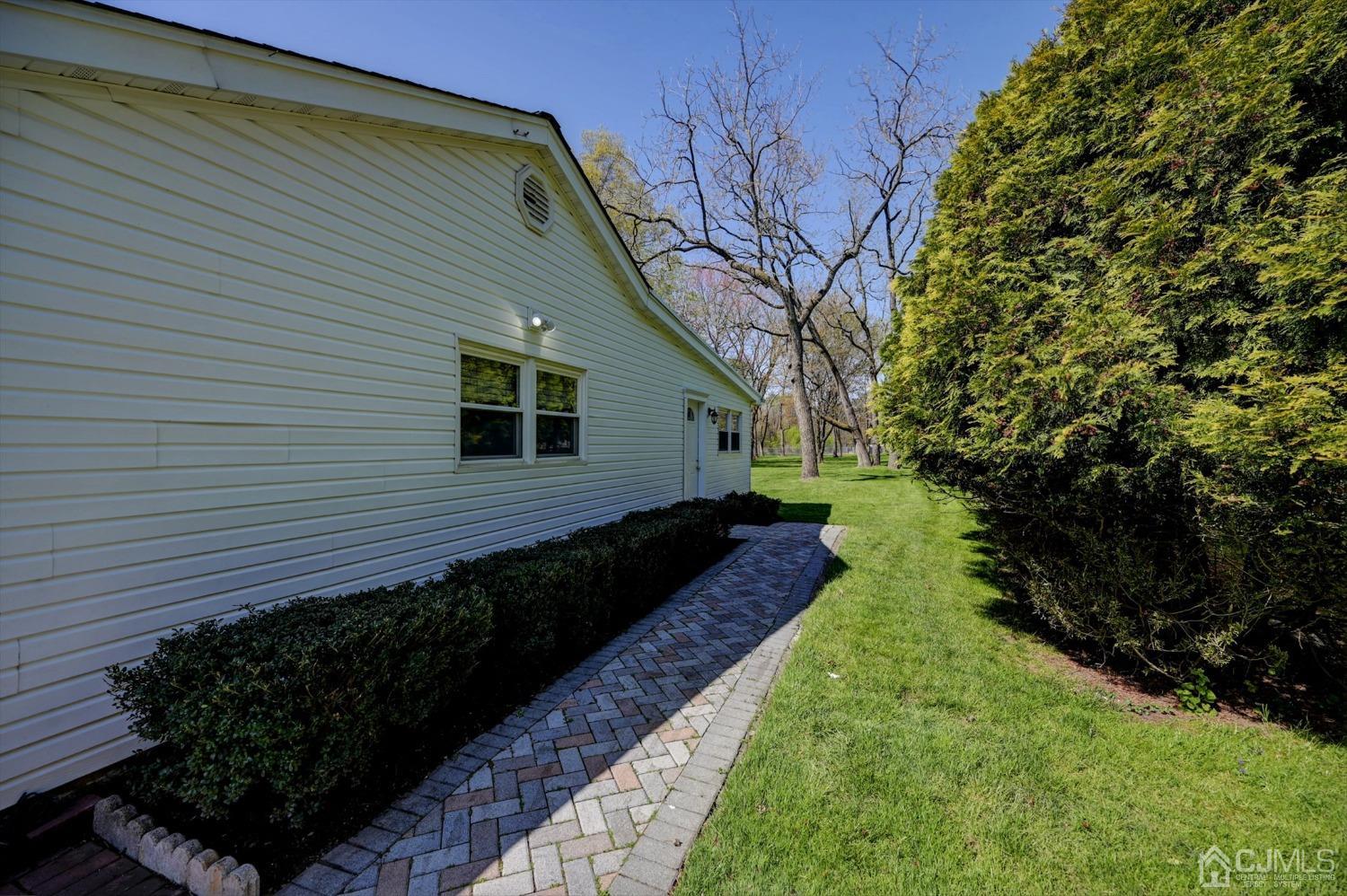 481 Plainfield Road Edison, NJ 08820 - Photo 39 of 42 a backyard of a house with lots of green space
