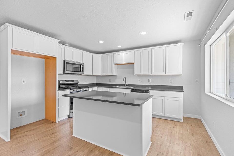 49 Mace Road Medford, OR 97501 - Photo 9 of 22 9