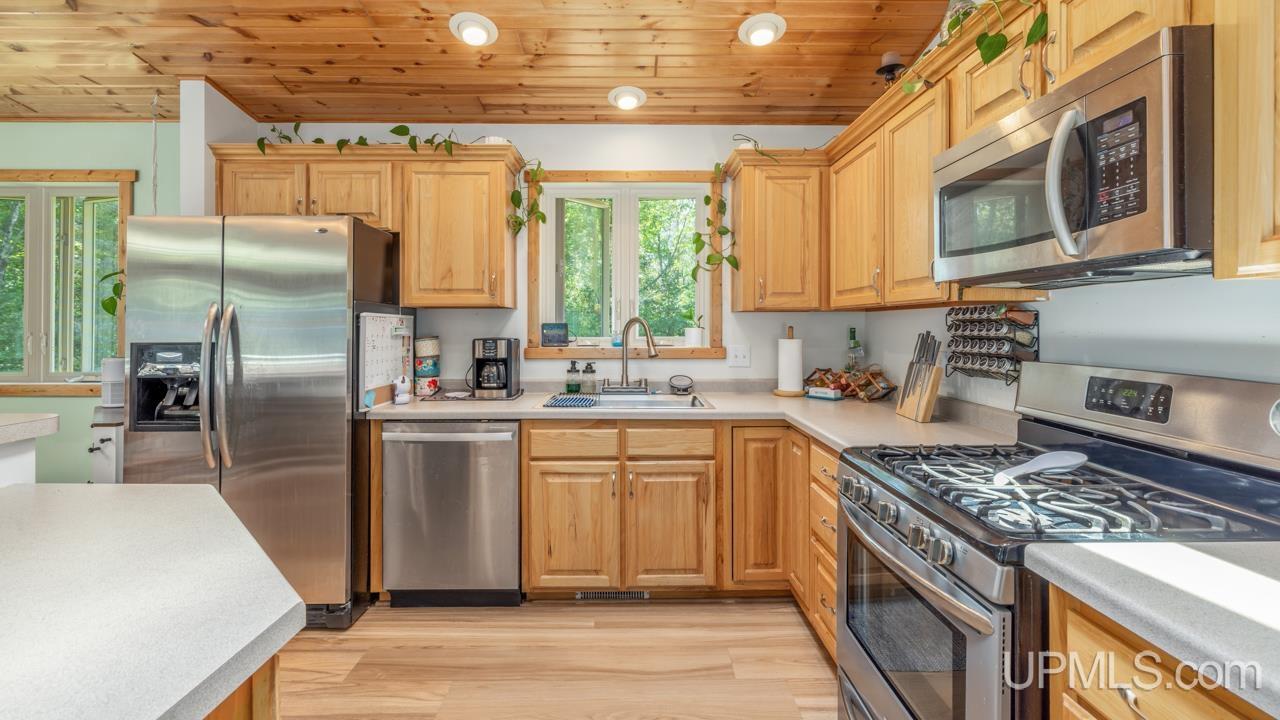 5935 Brampton 27.5 Road Gladstone, MI 49837 - Photo 13 of 45
