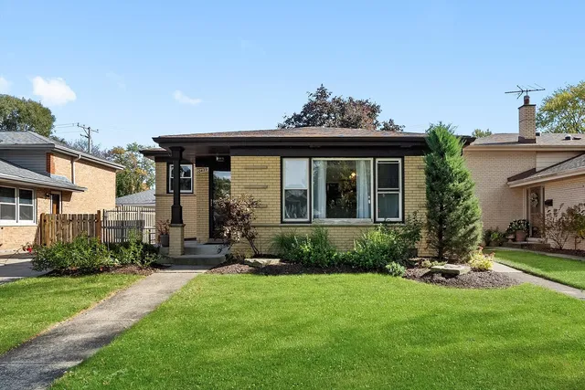 a view of a house with backyard and porch