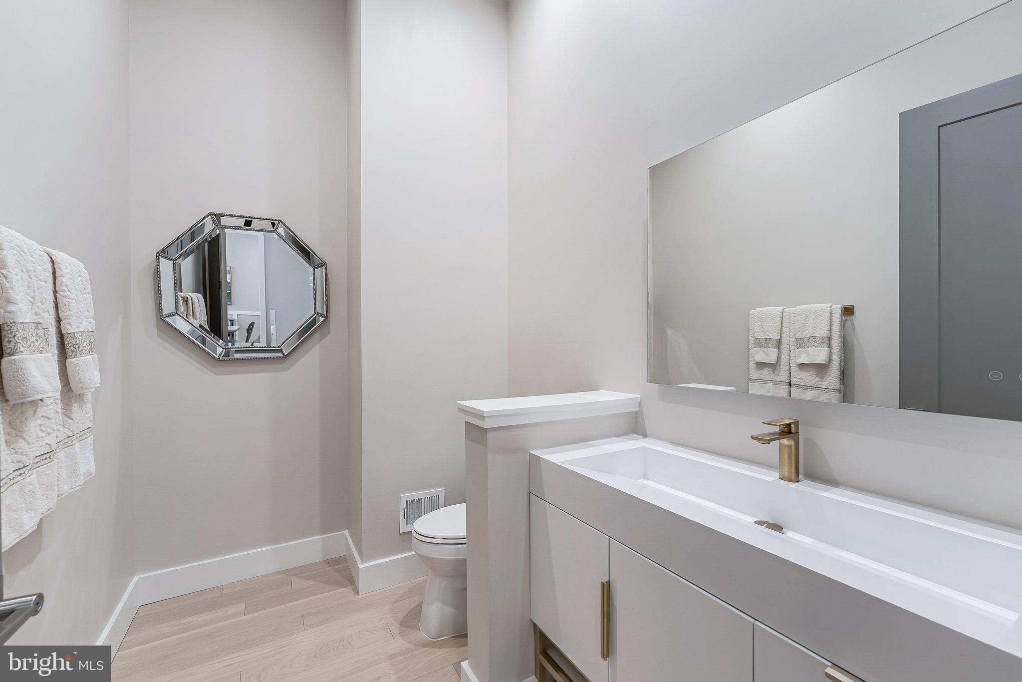 908 Walker Road Great Falls, VA 22066 - Photo 8 of 50