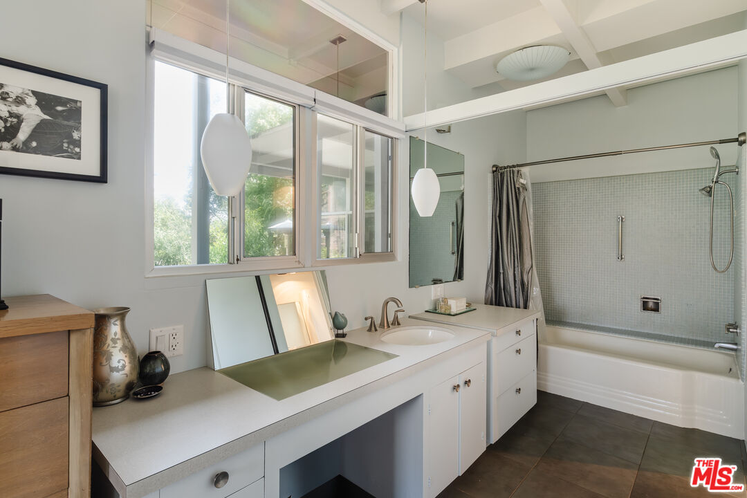 2980 Edgewick Road Glendale, CA 91206 - Photo 18 of 34 a bathroom with a tub sink and mirror