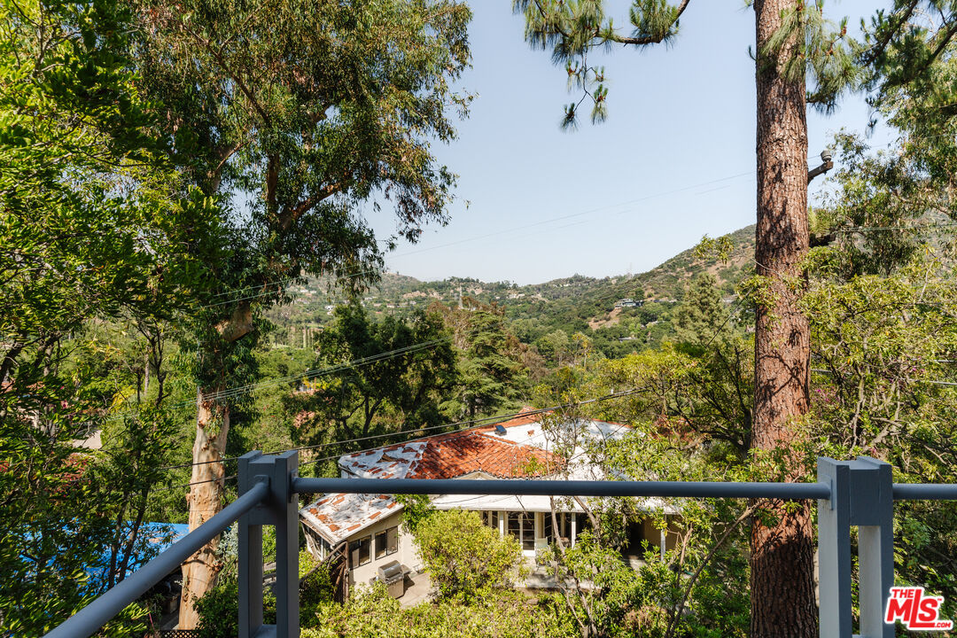 2980 Edgewick Road Glendale, CA 91206 - Photo 23 of 34 a view of a balcony with wooden fence