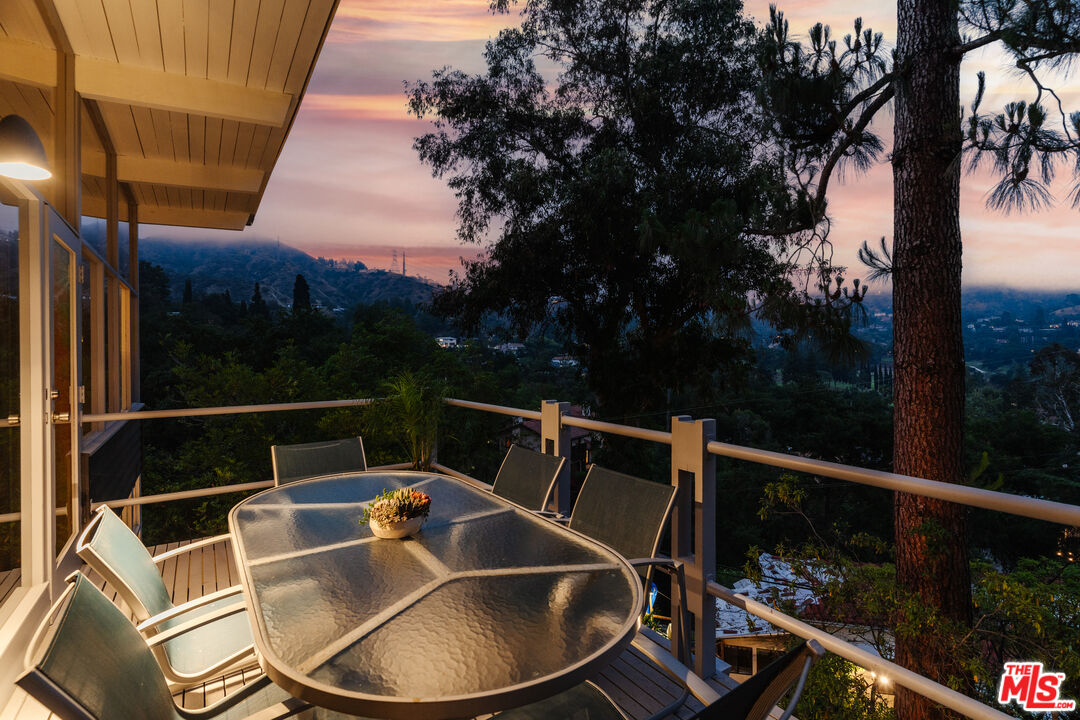 2980 Edgewick Road Glendale, CA 91206 - Photo 32 of 34 a view of a balcony and dining room