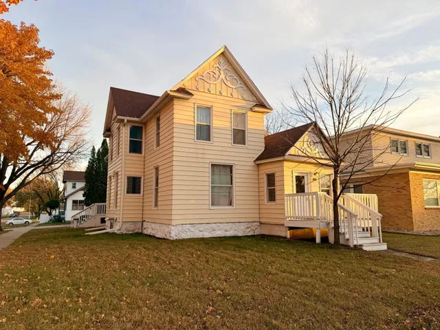 $315,000 | 1224 4th Avenue, Worthington, MN 56187