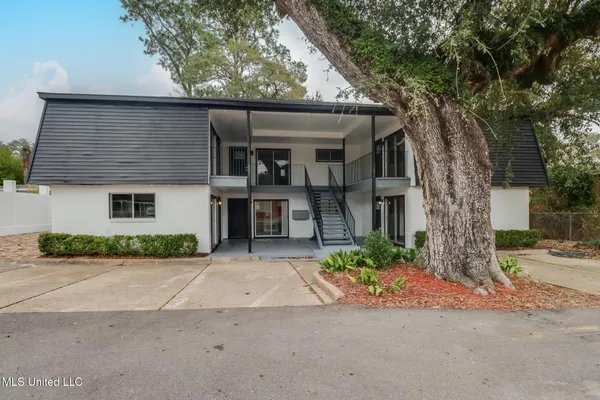 $1,025 | 150 Pat Harrison Street, Unit 2, Biloxi, MS 39530