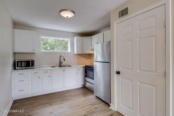 $1,025 | 150 Pat Harrison Street, Unit 2, Biloxi, MS 39530