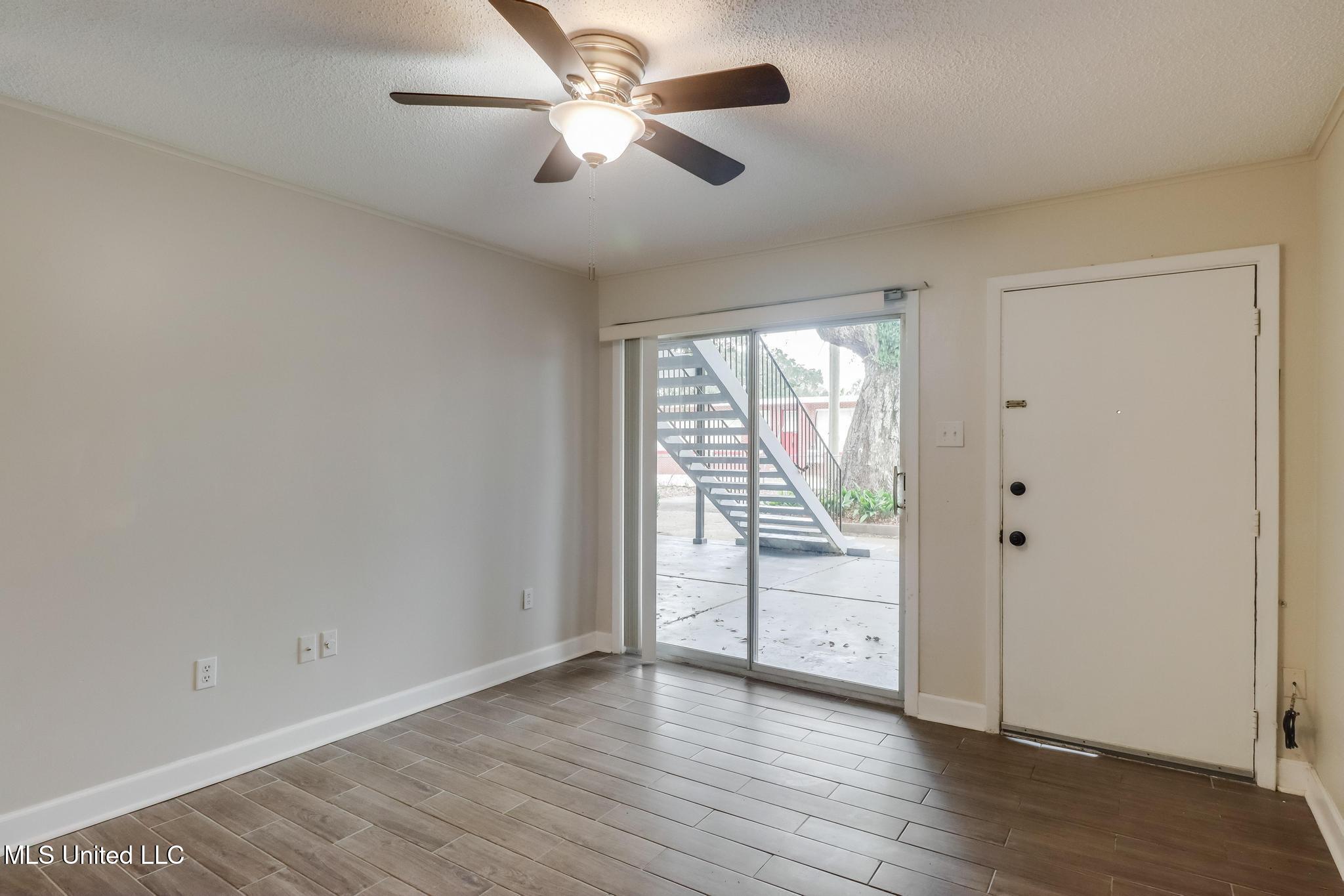 150 Pat Harrison Street, Unit 2 Biloxi, MS 39530 - Photo 5 of 12 Photo Feb 16 2026, 10 59 42 AM