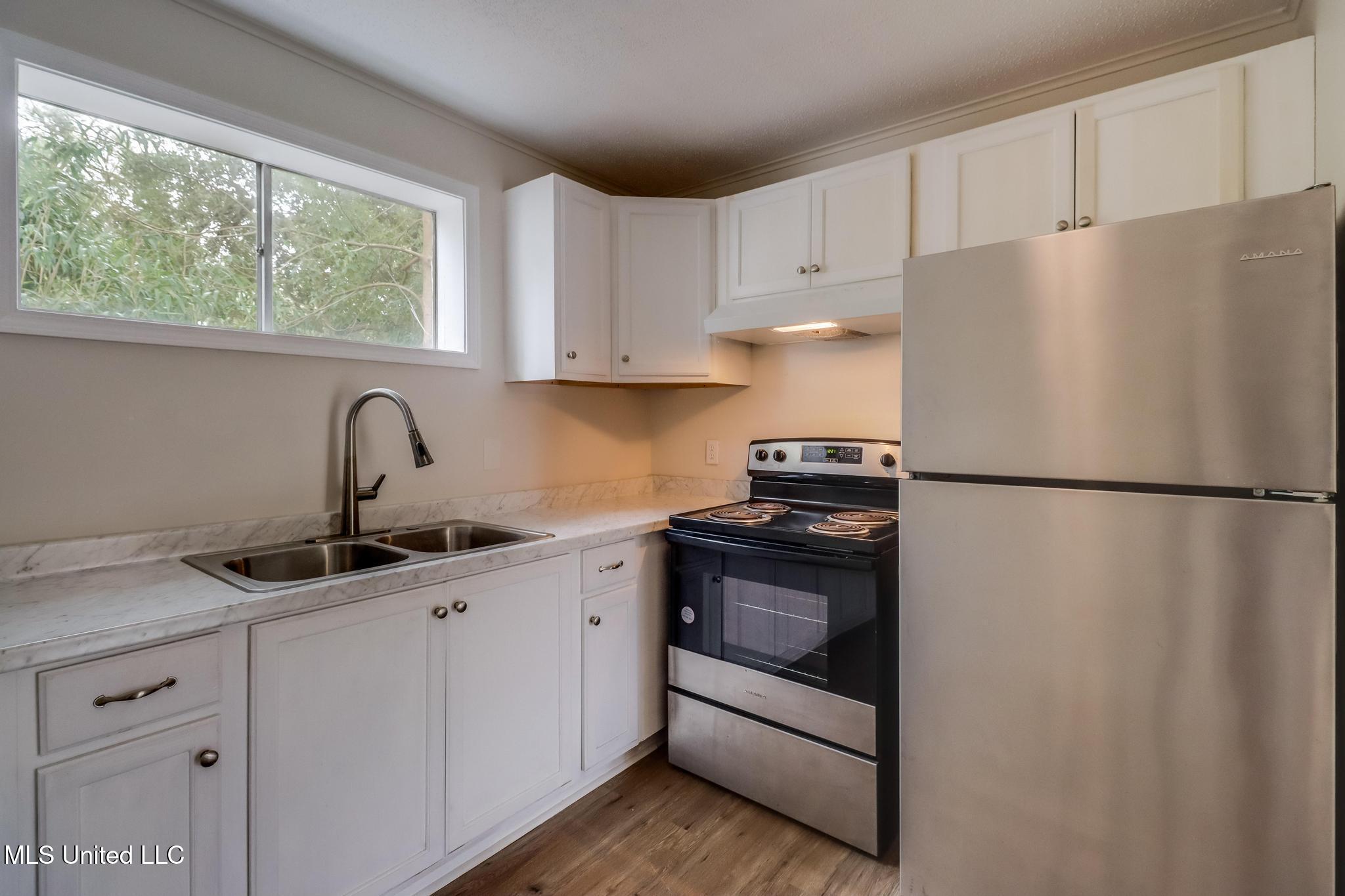 150 Pat Harrison Street, Unit 2 Biloxi, MS 39530 - Photo 6 of 12 Photo Feb 16 2026, 10 59 56 AM (1)