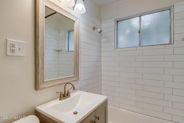 $1,025 | 150 Pat Harrison Street, Unit 2, Biloxi, MS 39530