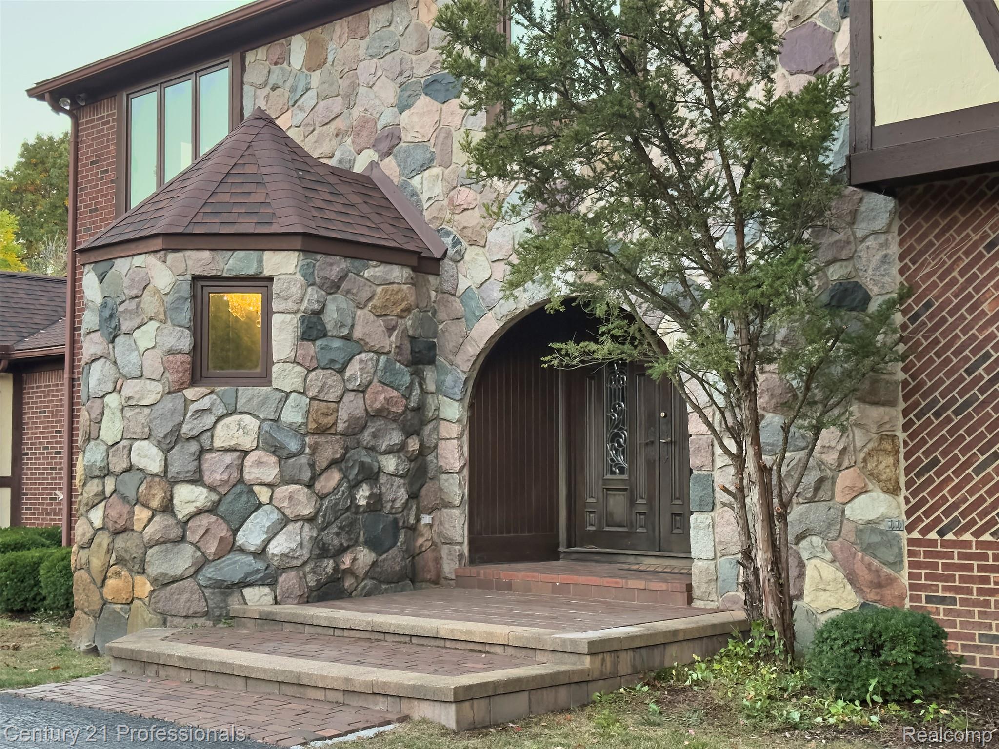 303 East Snell Road Rochester, MI 48306 - Photo 5 of 45 Entrance to property featuring custom stone turret