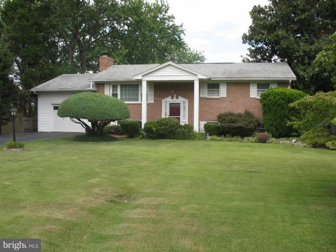 7811 Ontario Road Gainesville, VA 20155 - Photo 1 of 25 Exterior (Main)