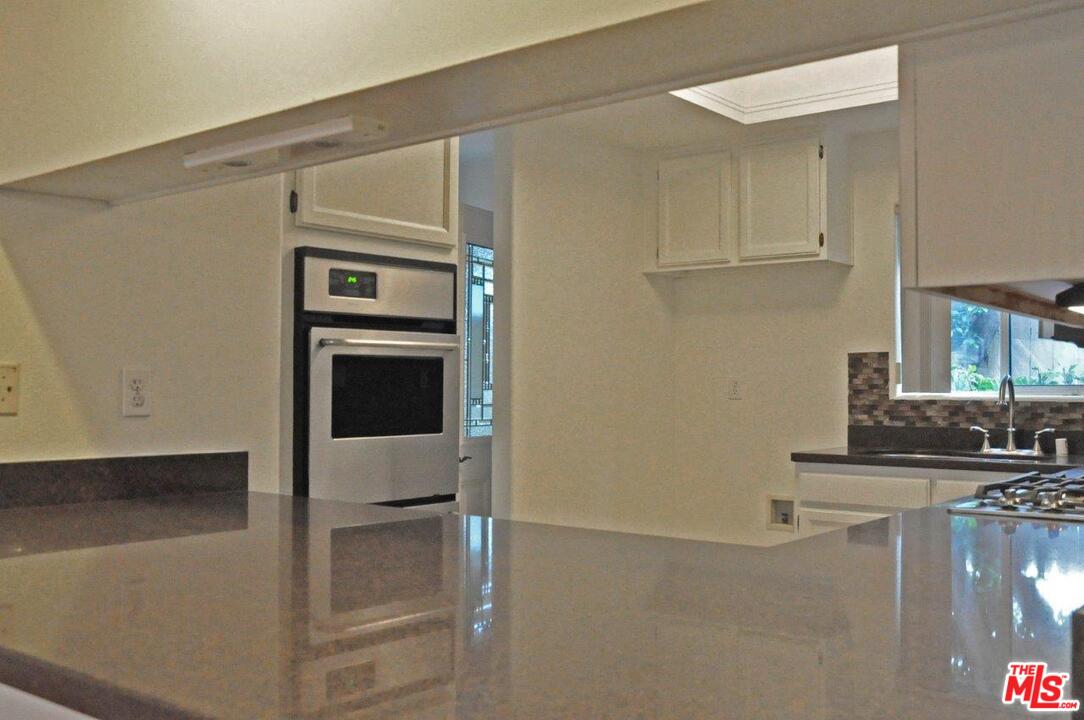 703 Locust Street, Unit 6 Pasadena, CA 91101 - Photo 6 of 11