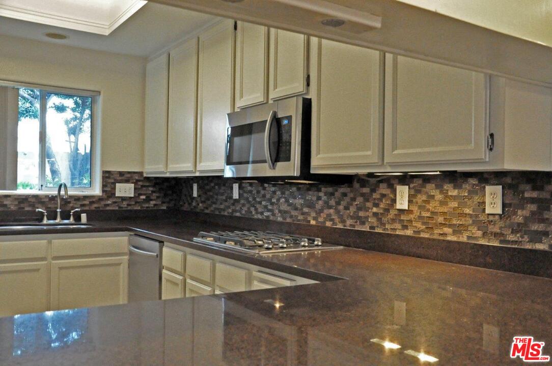 703 Locust Street, Unit 6 Pasadena, CA 91101 - Photo 7 of 11