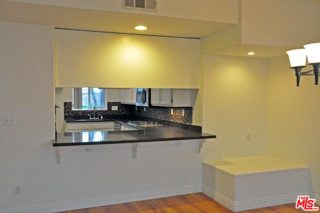 703 Locust Street, Unit 6 Pasadena, CA 91101 - Photo 8 of 11