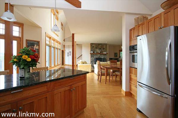 42 West Farm Road West Tisbury, MA 02568 - Photo 16 of 50 http://d1qzqeyxiitrap.cloudfront.net/photos/23074/600/71af217c.jpg